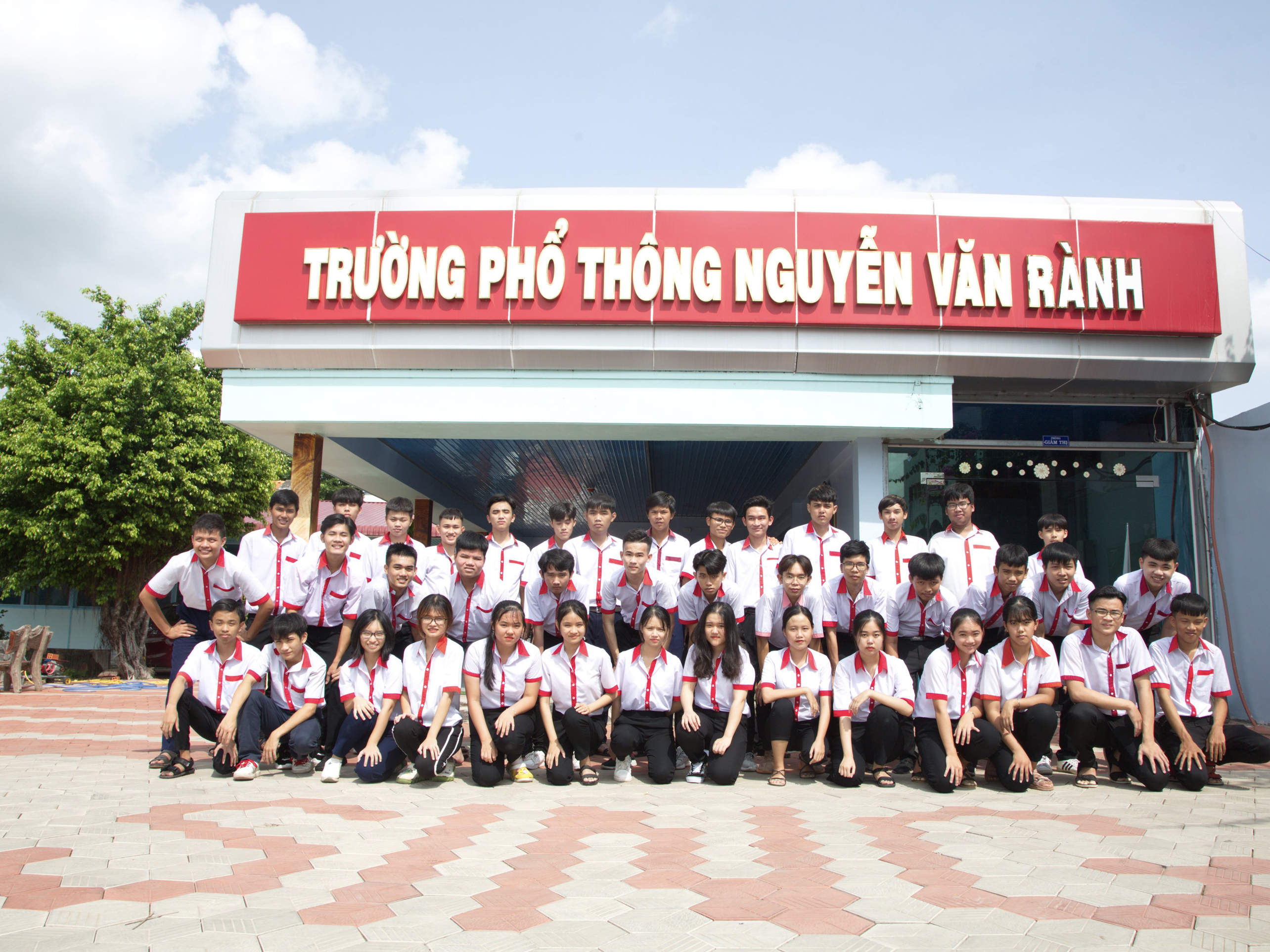 Học sinh trường THCS&THPT Nguyễn Văn Rành