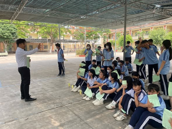 Tư vấn tuyển sinh cho học sinh 